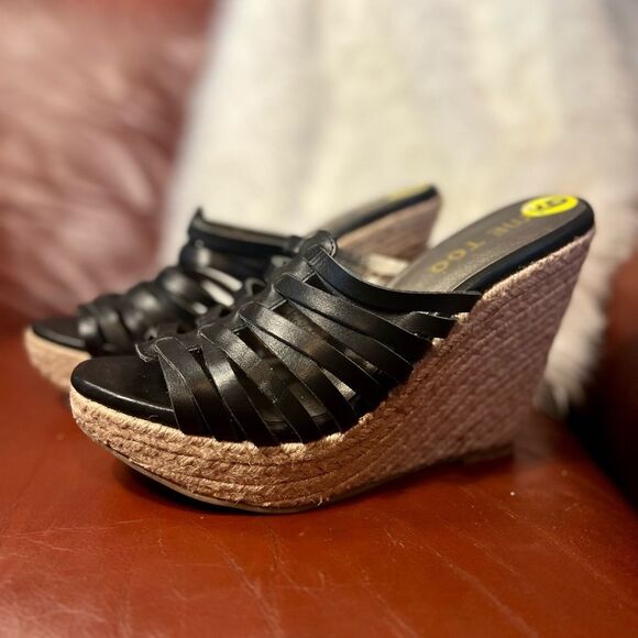 ME TOO Black Hutch Strappy Wedge Sandals - Picture 6 of 7